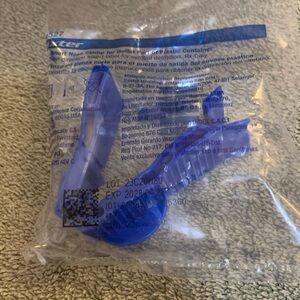 New! Short Nose Clamps For Outlet Port Plastic Container Sealed.  5C4527.. Blue.